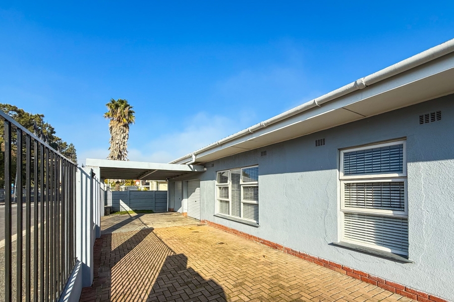 4 Bedroom Property for Sale in Monte Vista Western Cape